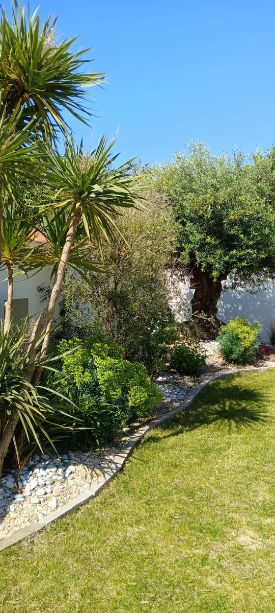 Entretien de jardin par RONDET PAYSAGES — Médoc / Bassin d'Arcachon / CUB (réf. entretien-03)